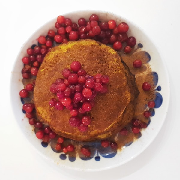 Saffranspannkaka med protein & lingon